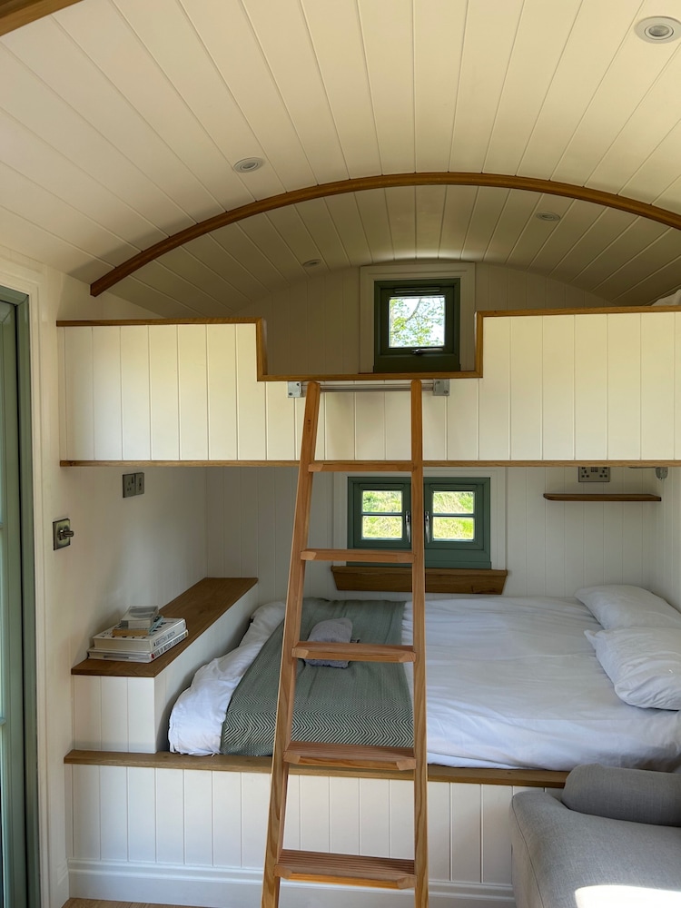Luxury Shepherds Hut Near Glamorgan Coast