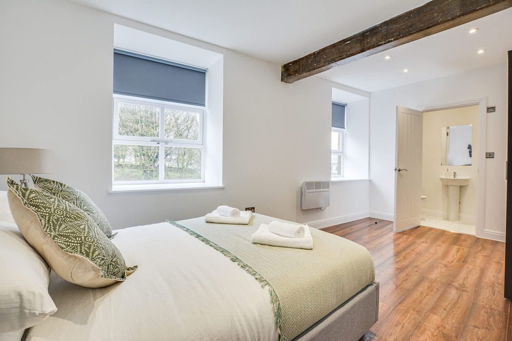 Host Stay Canalside Lofts Apartment