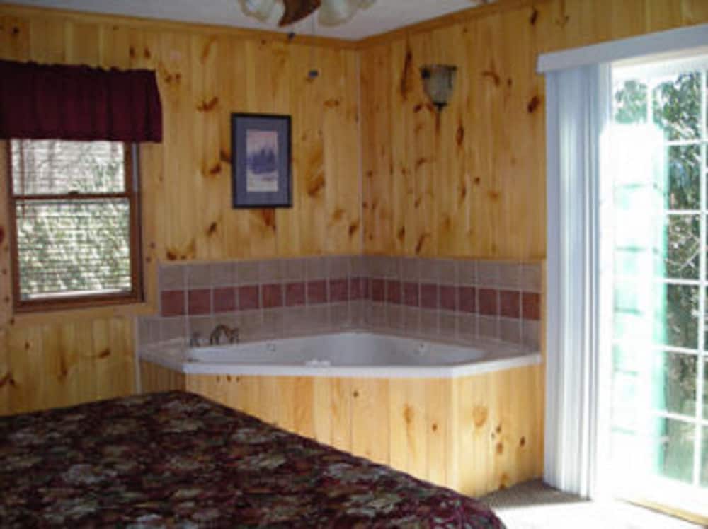 Cabins at Twinbrook Resort