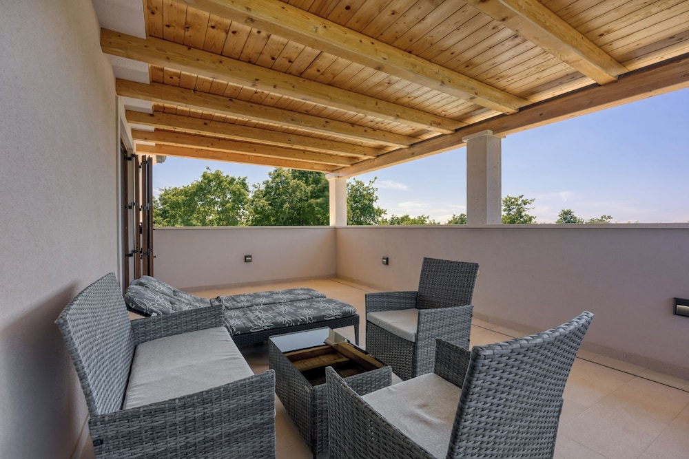 Pool and Fun Villa Stella Klarici