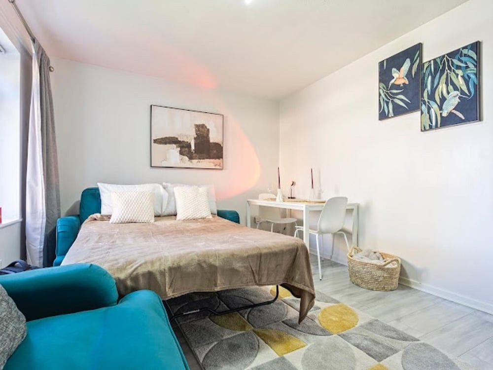 1 Bedroom Apartment Sleeps 4, Free Parking, Tv