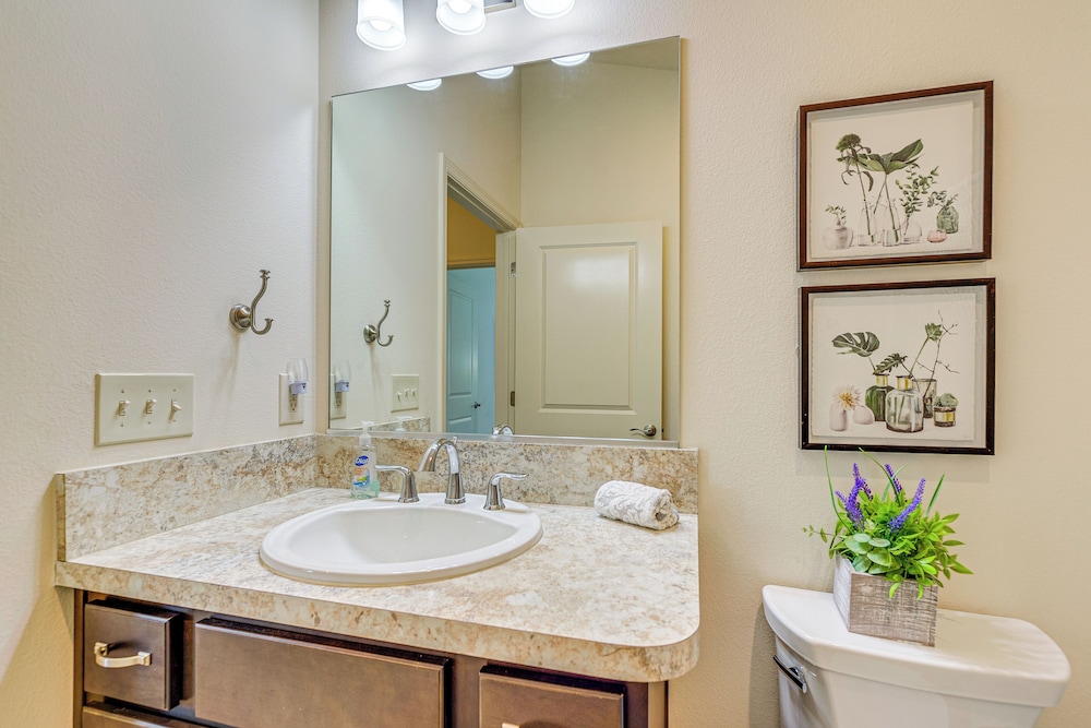 Golf, Shop & Unwind: Lovely Home in The Villages!