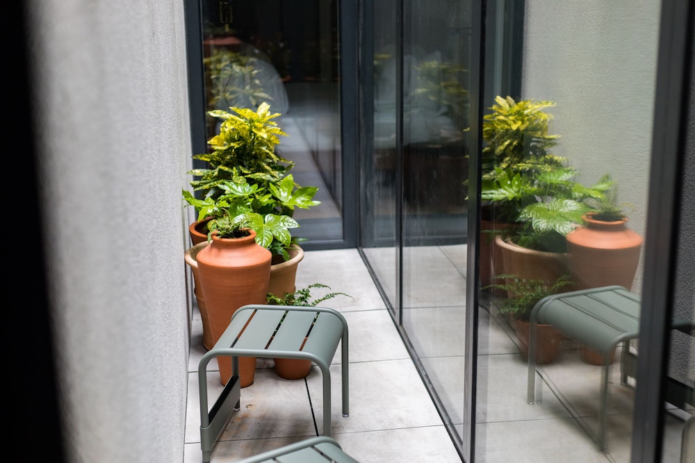 balcony