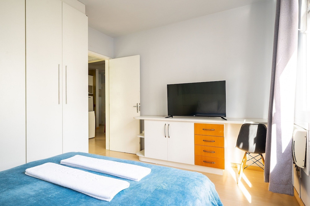 Well Equipped apt in BC Center 300m fr/ sea Ecp055