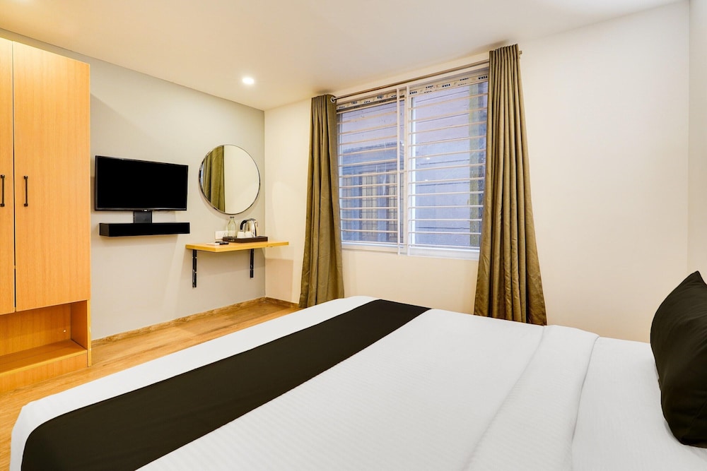 Super Townhouse Oak Indiranagar