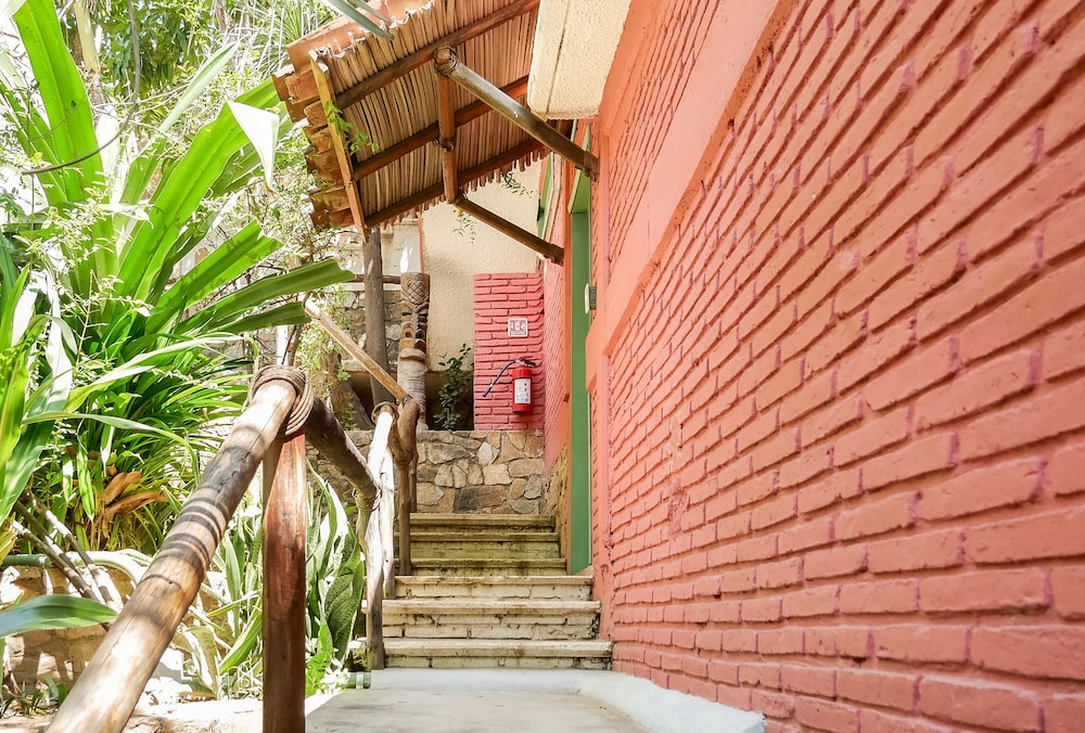 Hotel Selina Puerto Escondido - Image 1