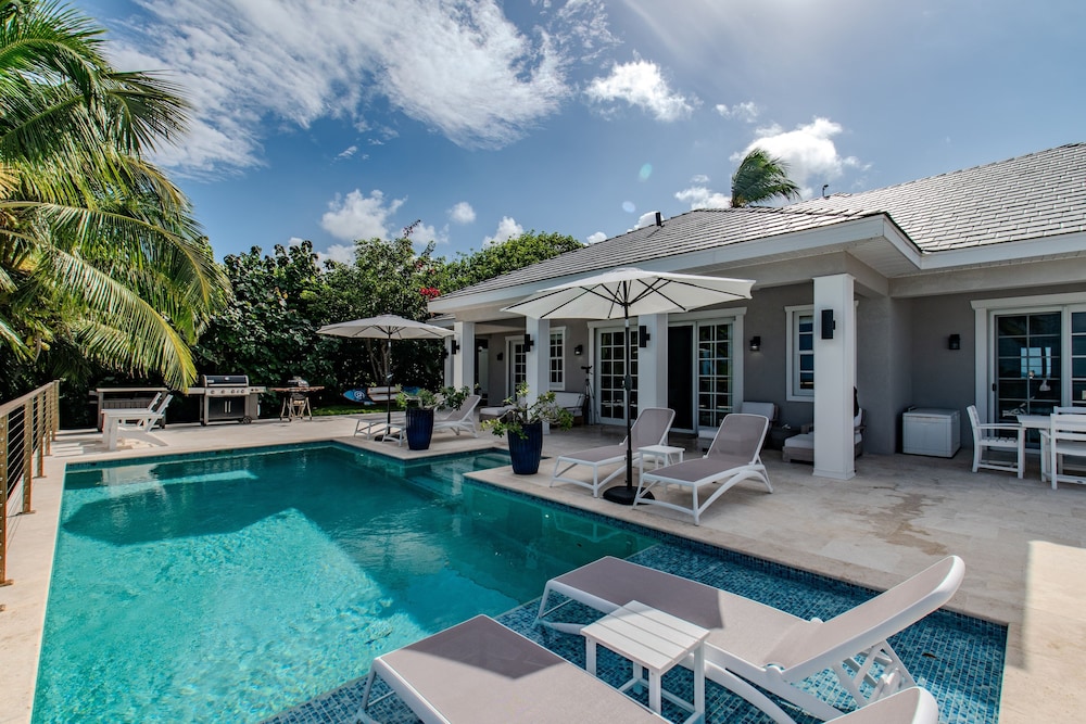 Seaduced - Brand New Luxury Beachfront Estate With Pool 4 Bedroom Home