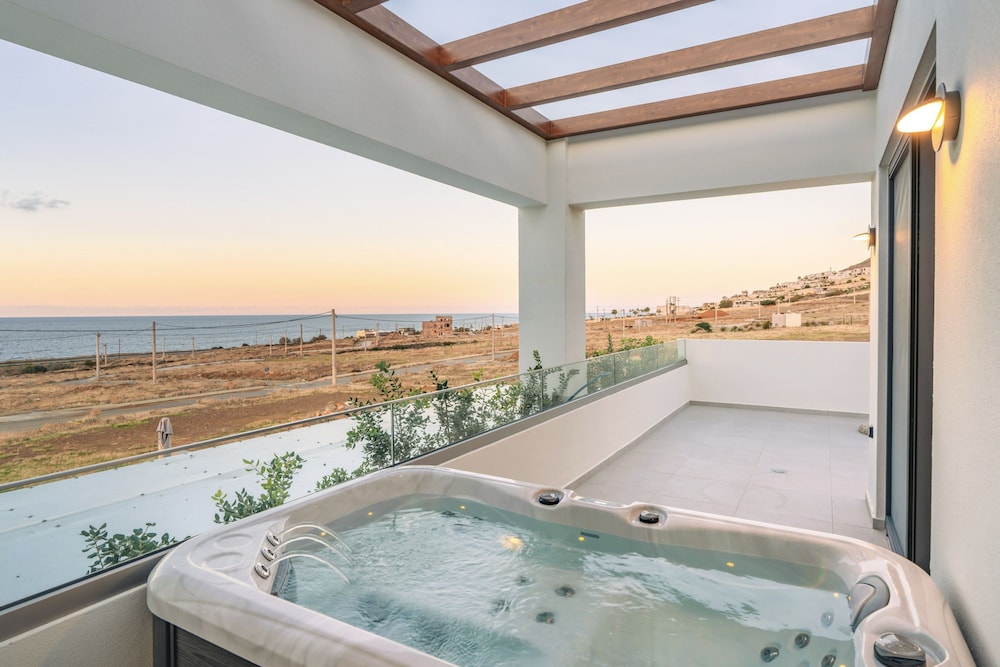 Villa Luxury Heaven - With Heated Pool