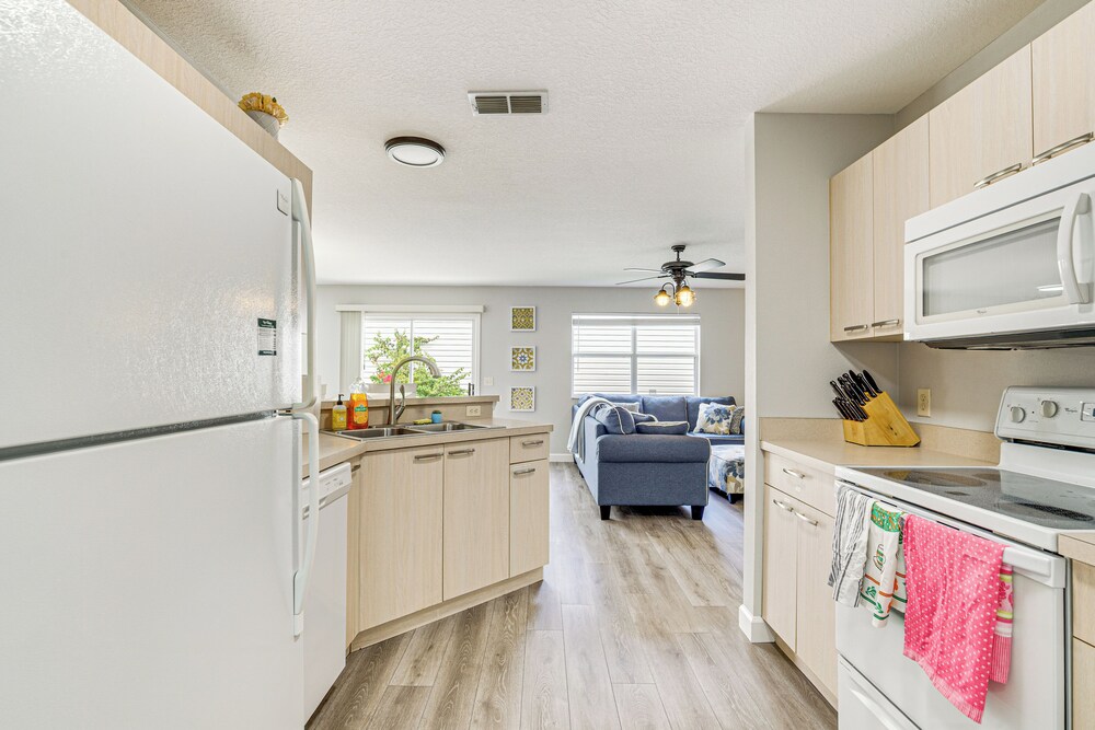 6 Mi to Lake Sumter Landing: Home w/ Perks!