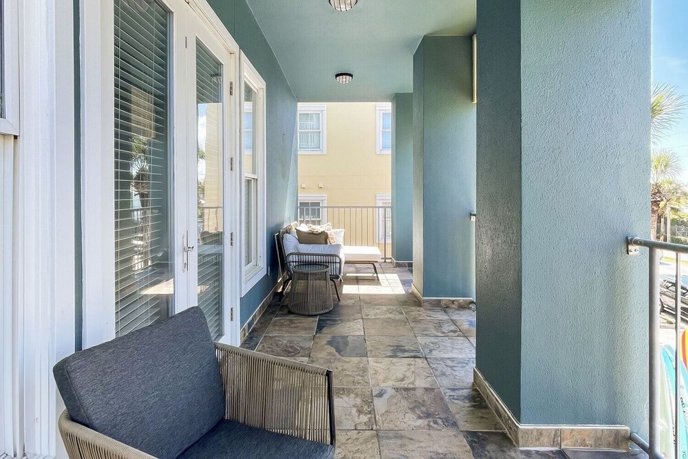 Mama Tried 1 Bedroom Condo by RedAwning view 3