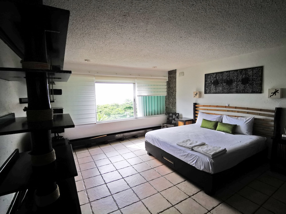 Brisas Beachfront Studios In Hotel Zone