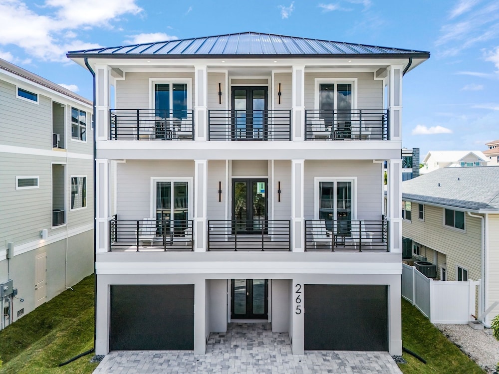 141 Brand New Luxury 6br/6ba Build W/ Heated Pool! 6 Bedroom Home