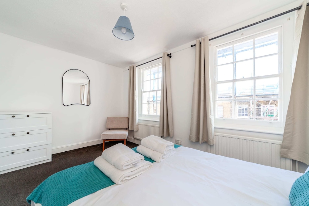 Period Victorian Abode In Idyllic Kings Cross