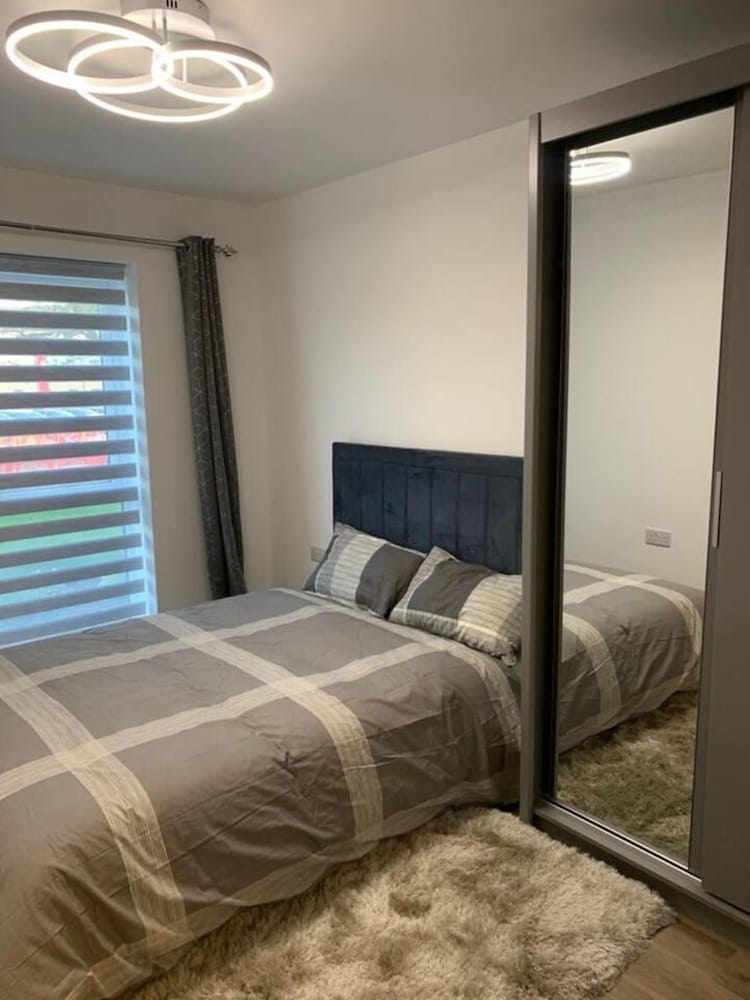 Inviting 2-bed Apartment in Grays view 3