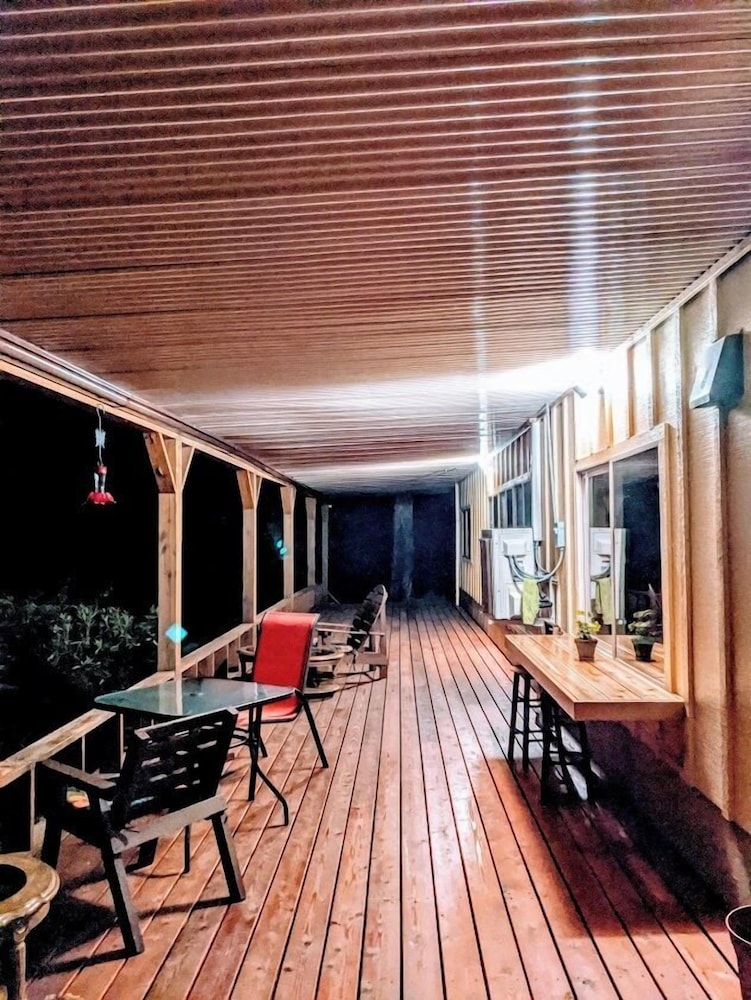 MapleRidge House: A BnB For All Seasons!