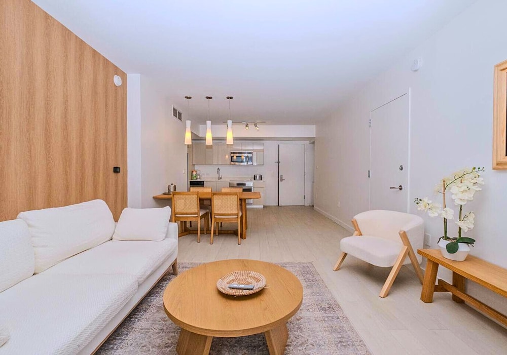 Luxury Ocean Views Apt 1208