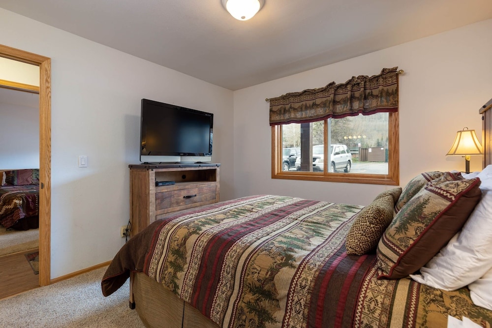 113 Cinnamon Ridge 2 Bedroom Condo by RedAwning view 3