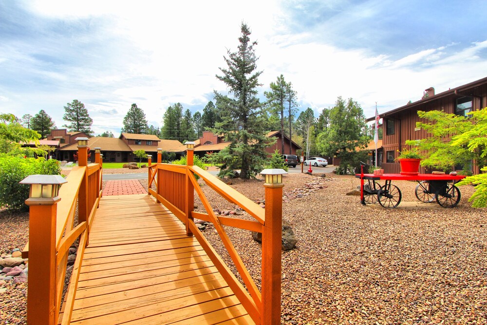 Roundhouse Resort