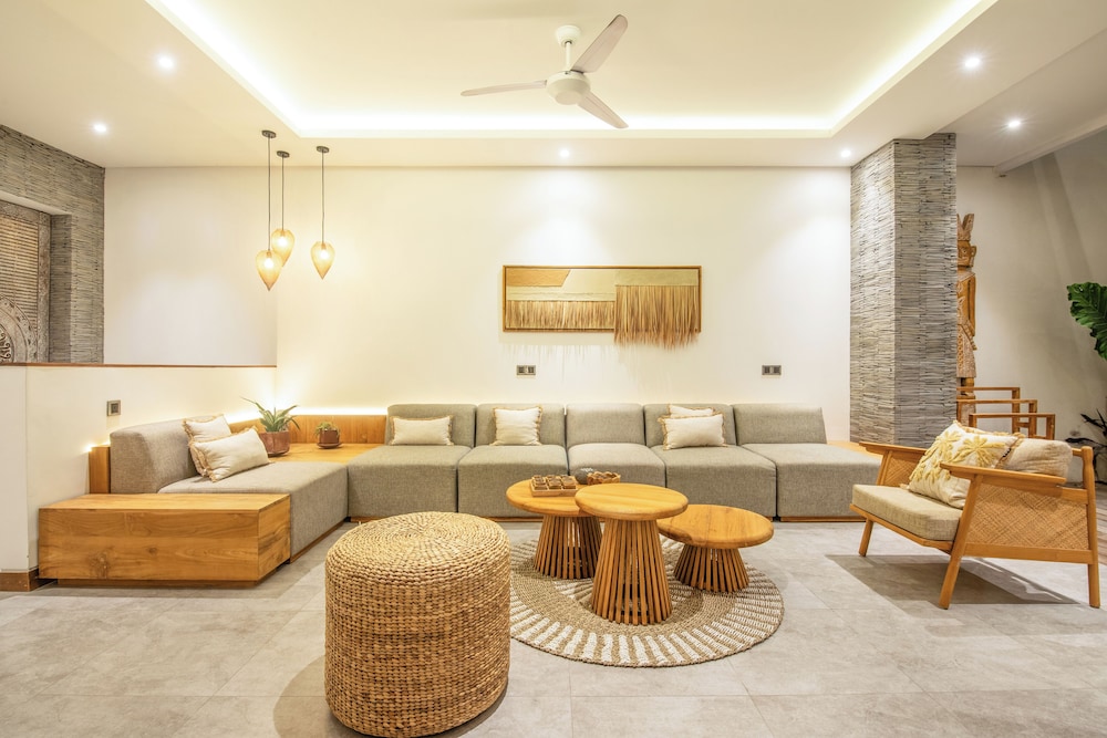 Coastal Comfort: Cozy 4BR Villa, 5 Min Walk to Finns Beach