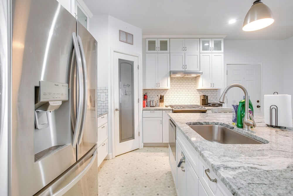4 Mi to Lake Logan: Hocking Hills Apartment