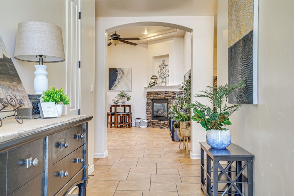 Family-friendly El Paso Home: Hike, Shop & Explore