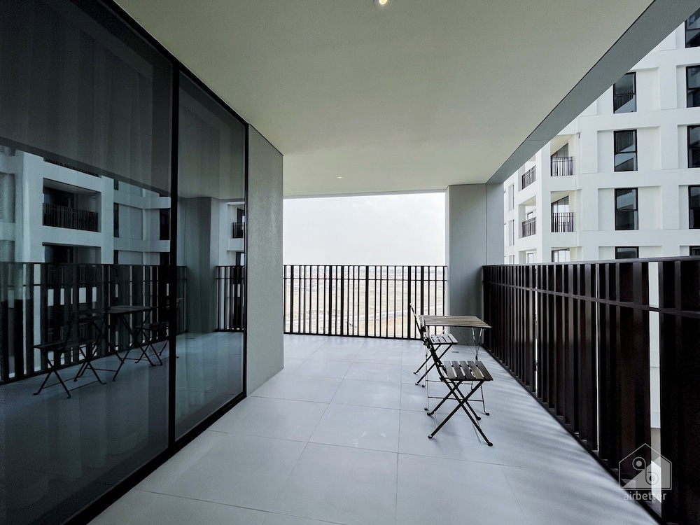 Creek Beach Dubai to Stunning 2B Apt with Balcony in Dubai Creek Harbour