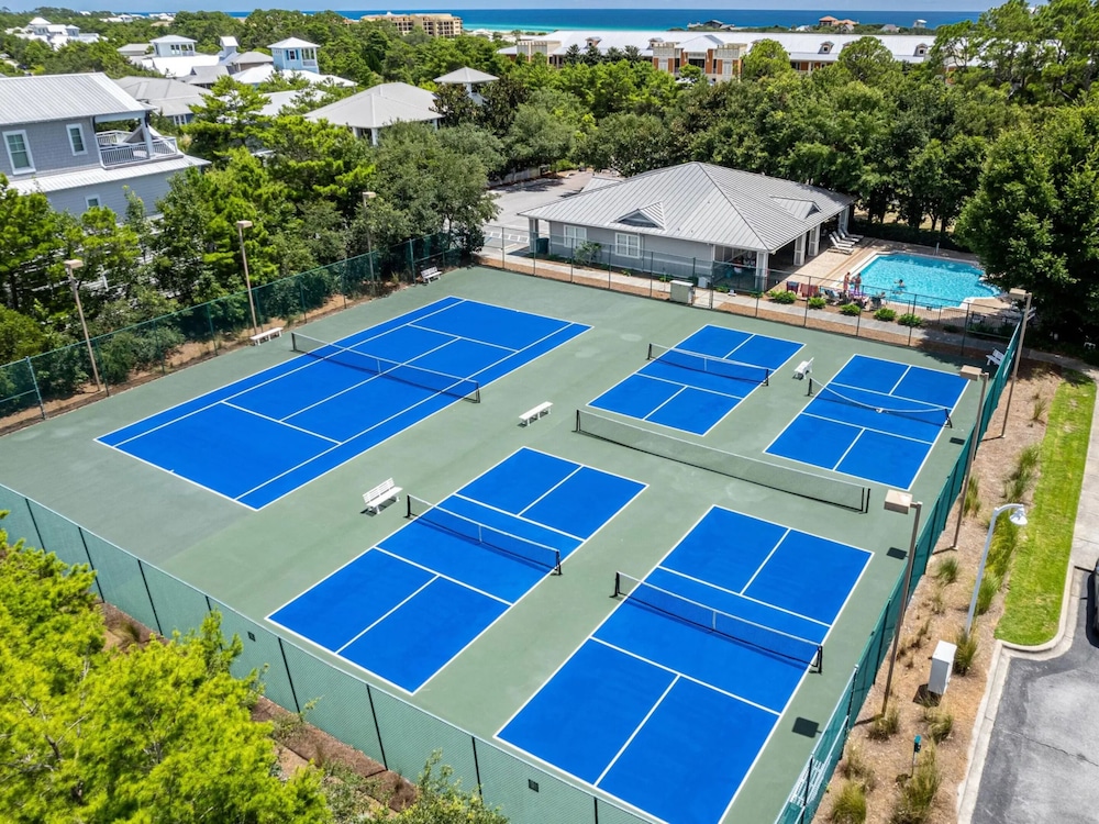 Honeybee by Southern Vacation Rentals
