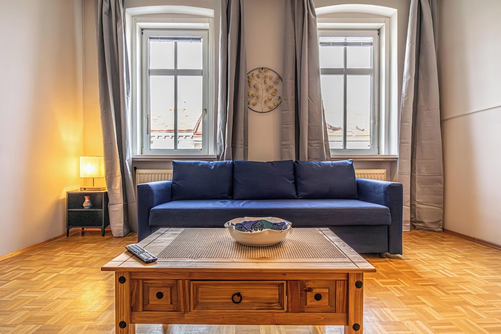 Family 2BR Apartment with Living Room