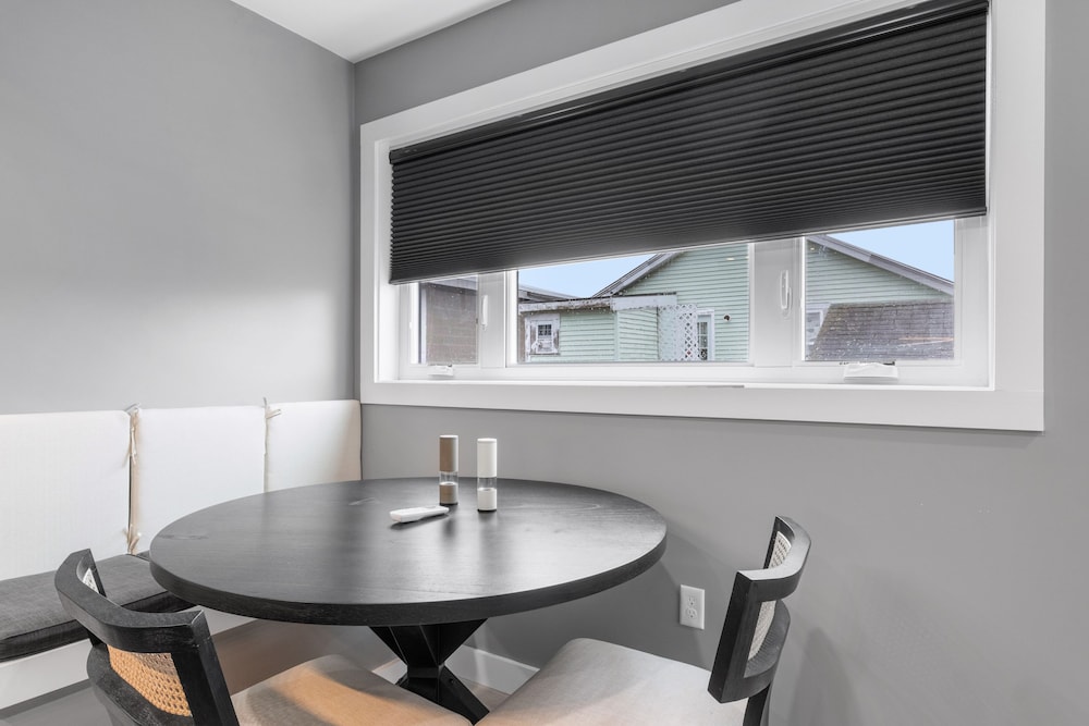 New Luxury 4 Bed Condo Perfect for Winter Rental
