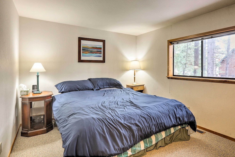 Truckee Winter Escape 6 Mi to Ski Slopes! view 4