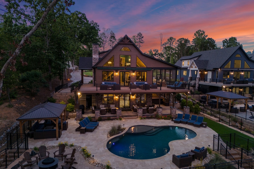 Black Bear Lodge by Avantstay Lakefront Dock Pool Theater Sleeps 20
