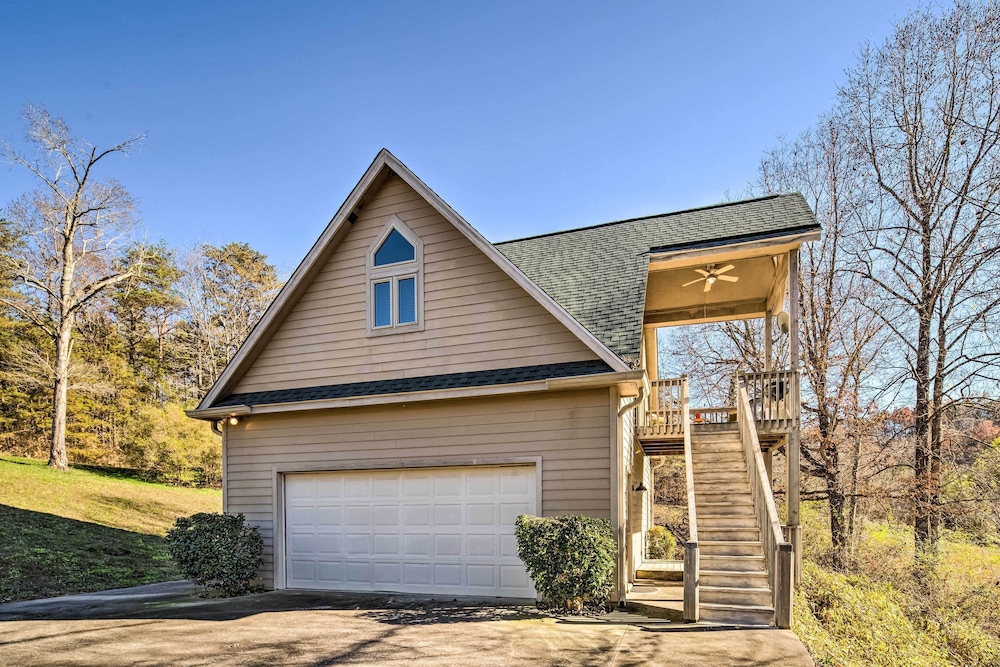 Peaceful Lake Lure Cabin w/ Fireplace! view 5