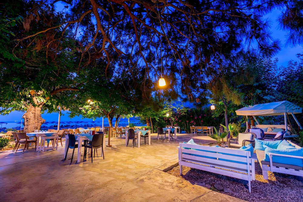 Etenna Beach Bungalows - Image 72