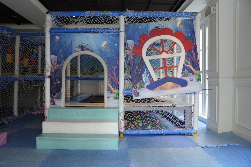 Seven Seas Cote d'Azur with Pool& Gym