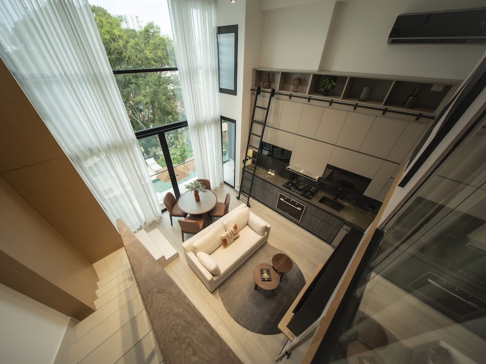 Elegant 1BR Apartment With Shared Pool and gym