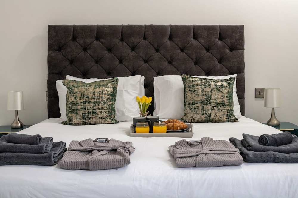 Beautiful 5 Bedroom Apartment in Capel Salem