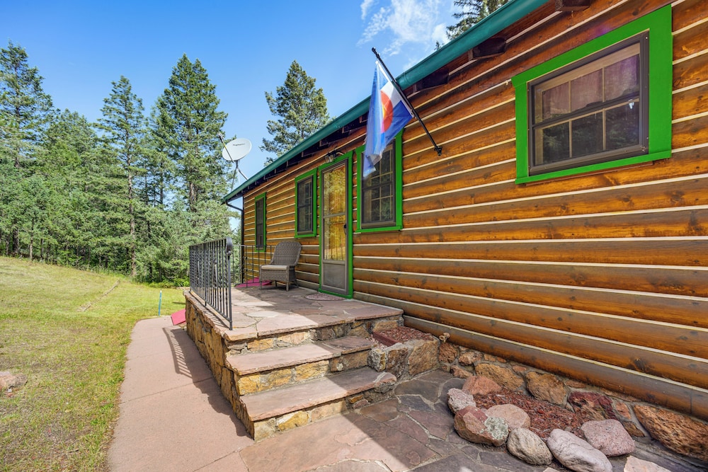 Mtn-view Cascade Cabin Near Garden of the Gods!