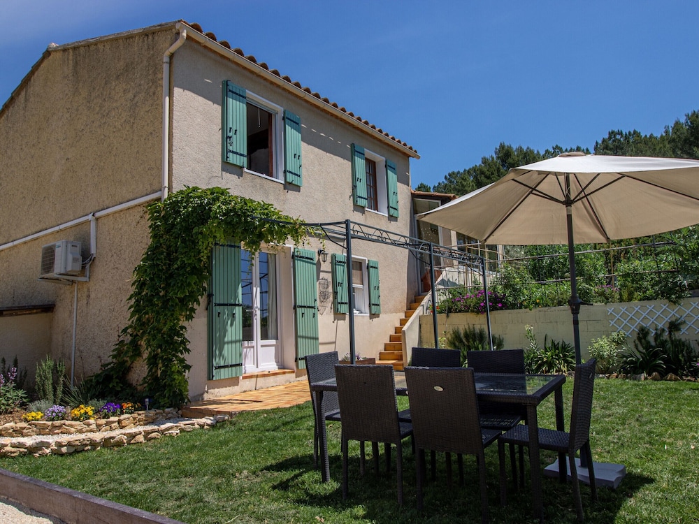 Holiday Home in Gargas Near Route des Ocres