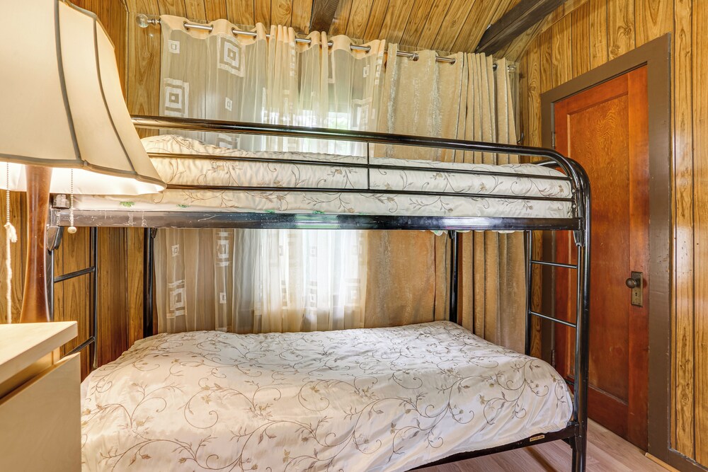 Communal Pool & Playground: Mongaup Valley Cabin!