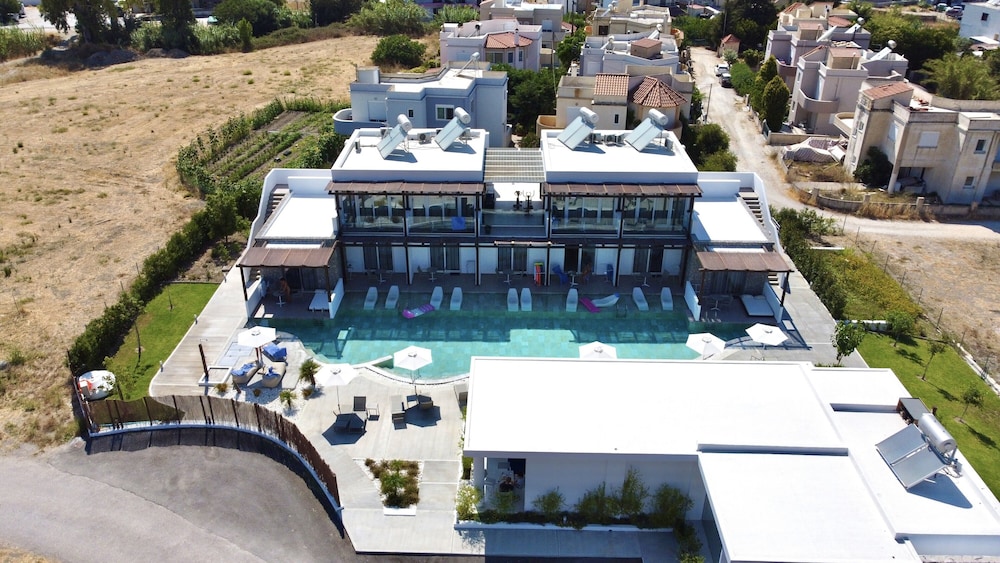 Hotel Nama Retreat - Image 1