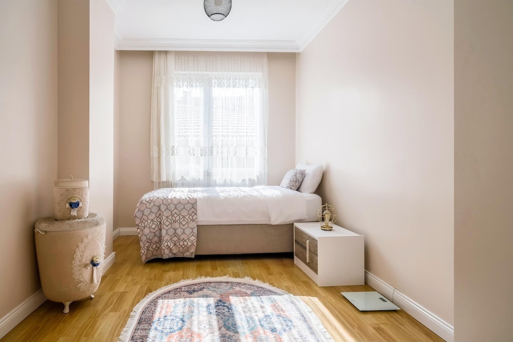 Spacious and Fully Furnished Flat in Bahcelievler