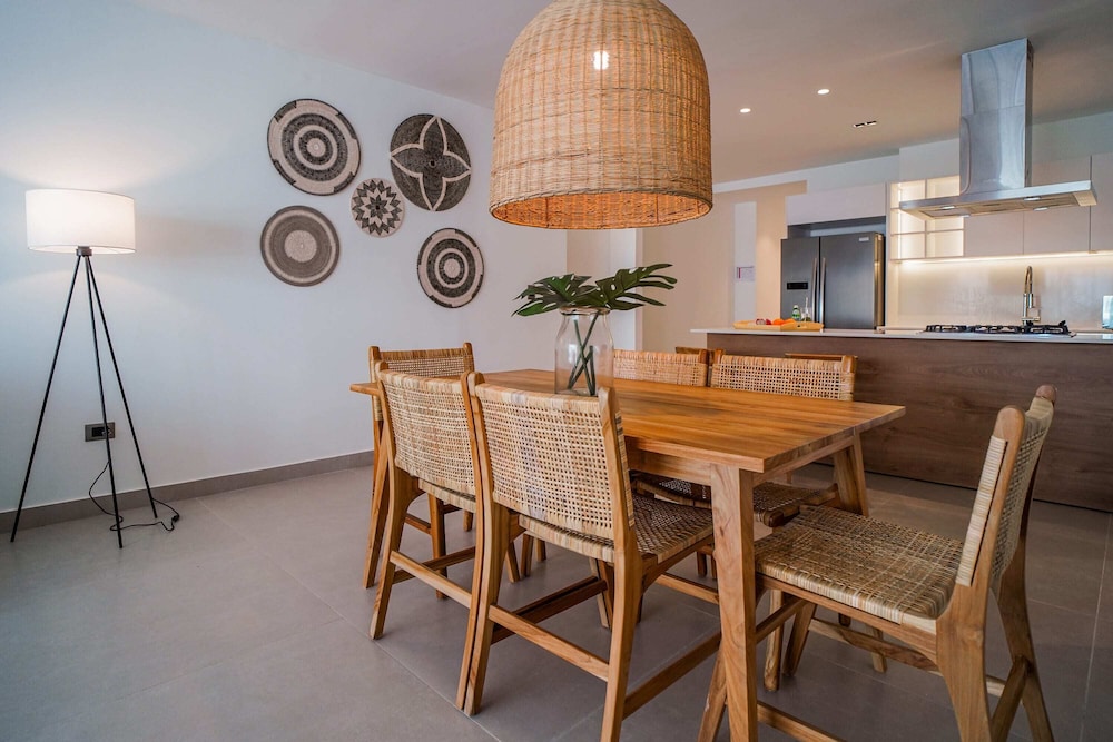 Luxury 3 Bedroom Apartment at the Beach