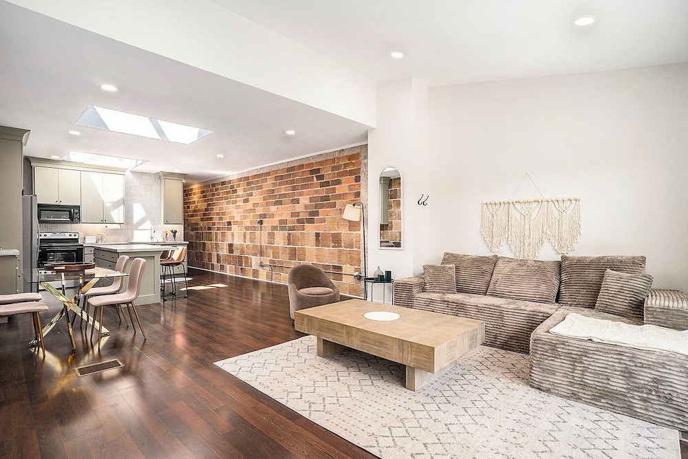 Love Mi Getaway Loft with Deck 110