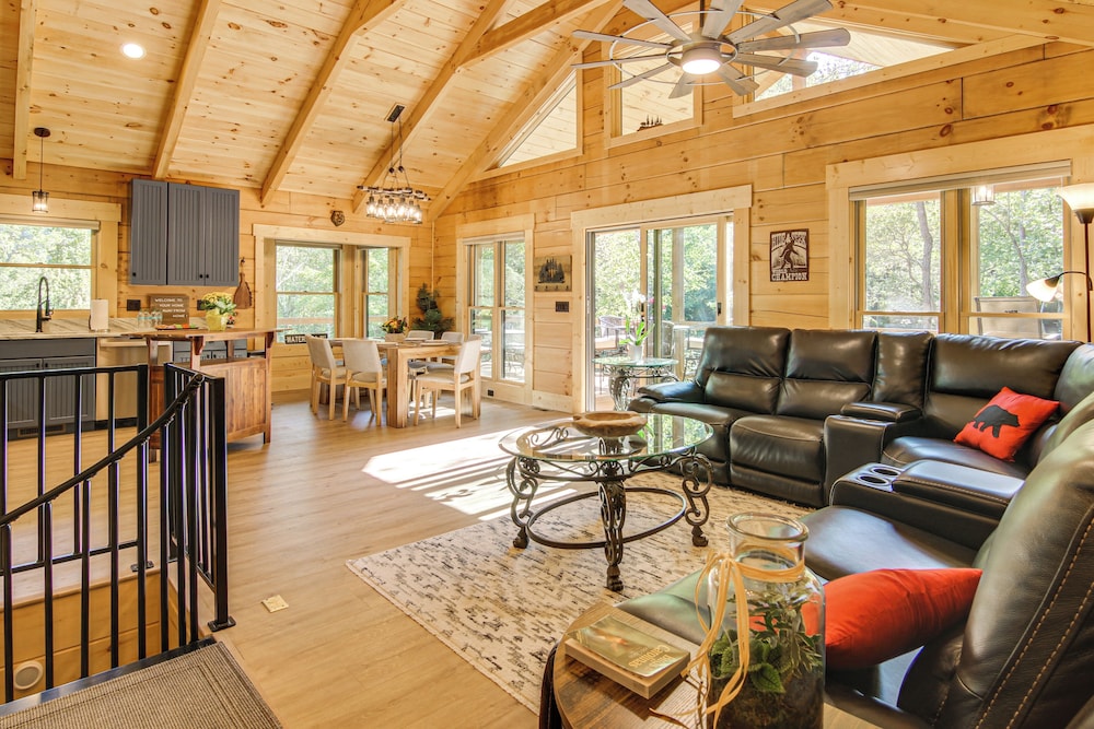 Amazing Waterfall! New Scenic Black Mtn Log Cabin