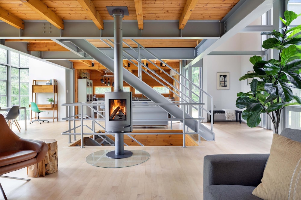 Epic Architectural Masterpiece w Views hot tub