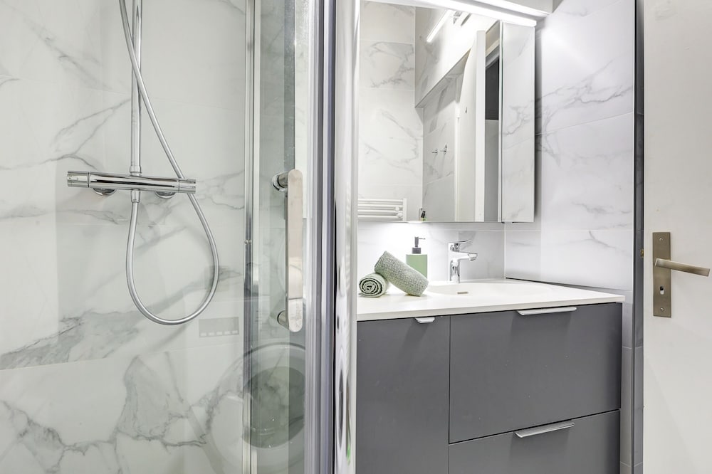 Charming 1BR in Saint-Germain Sleeps 4