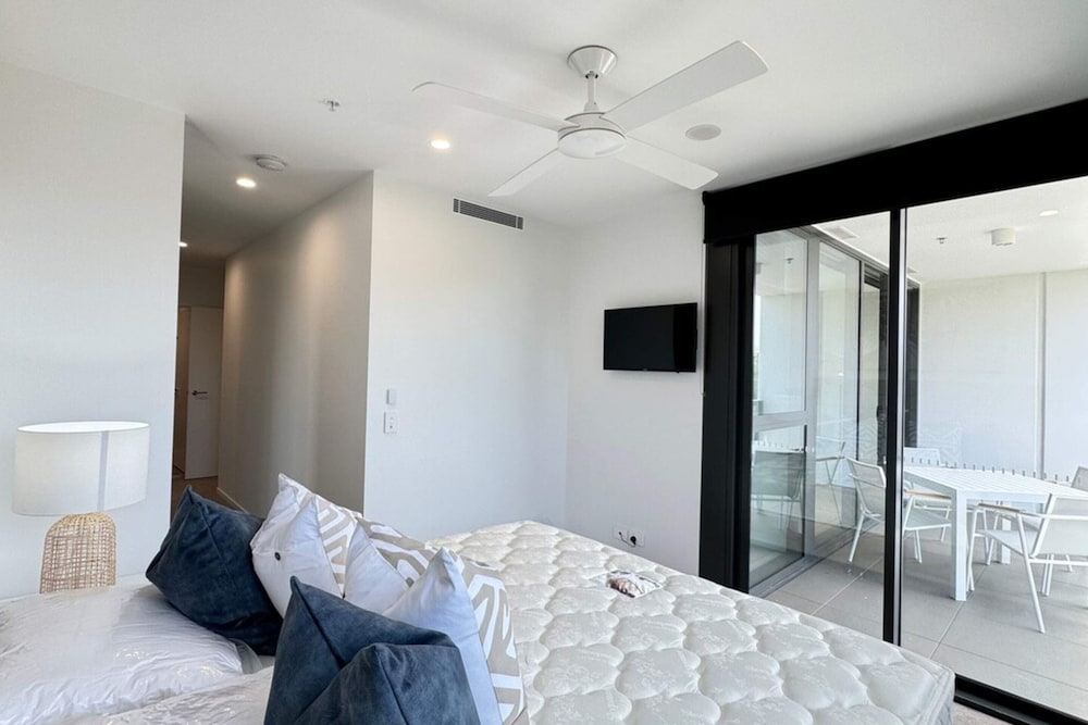 Beautiful 2BR Near the Beach With Pool & Parking!