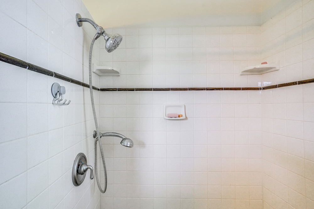 9 Mi to Dtwn Hudson: Pet-friendly Home w/ Pool