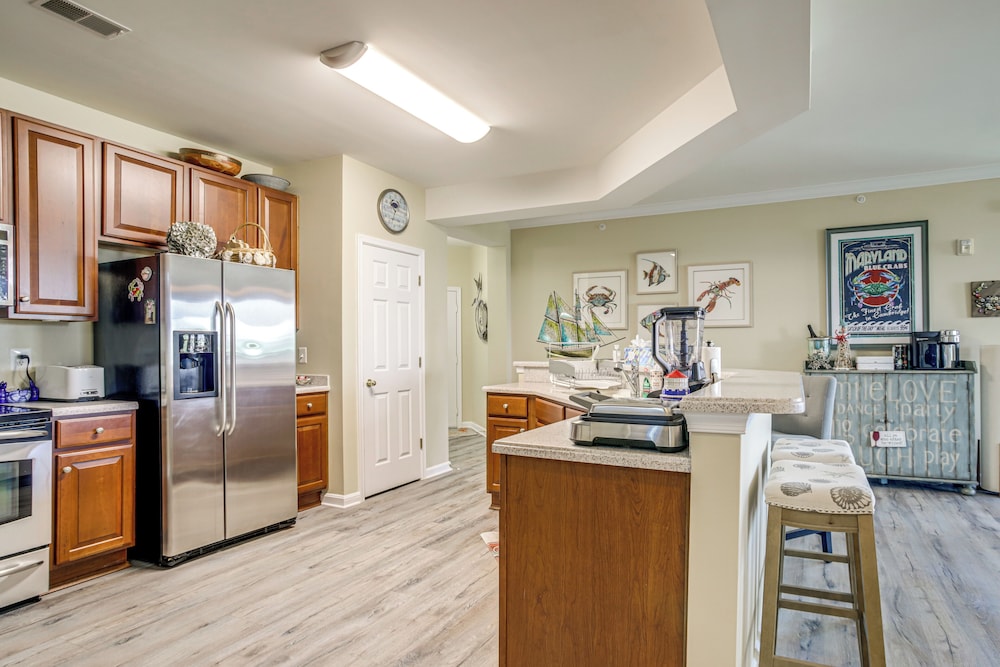 Walkable Condo w/ Drawbridge Views in Cambridge