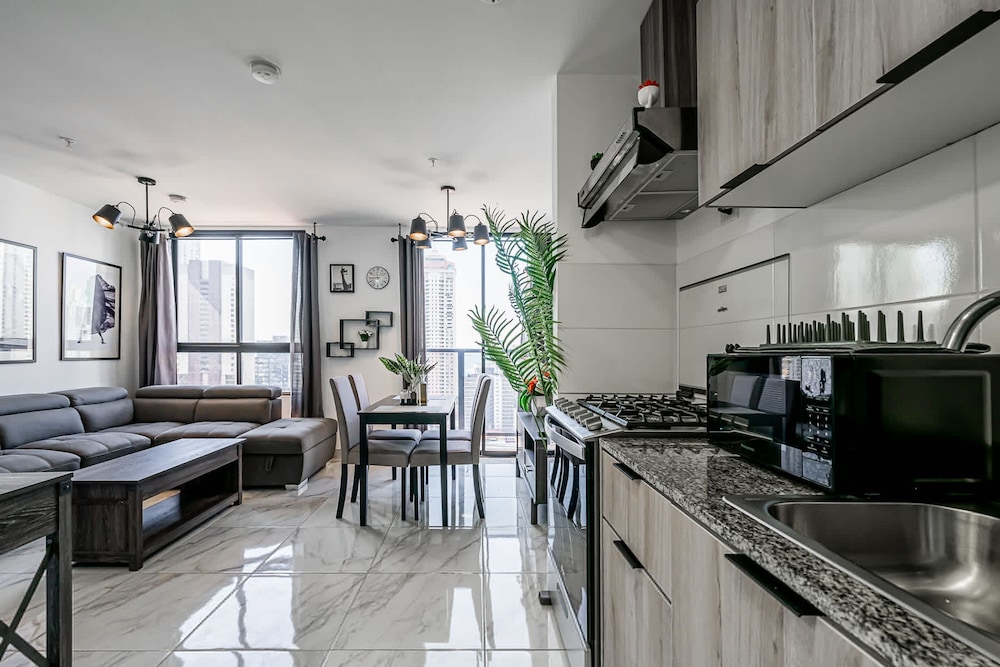 w Brilliant 1BR w Beautiful View in Calle 50